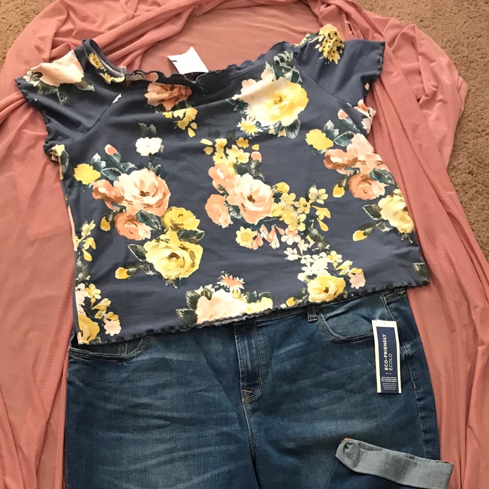 Crop top off shoulder.